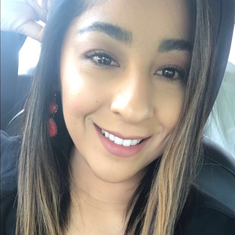 Meet your Posher, Adriana